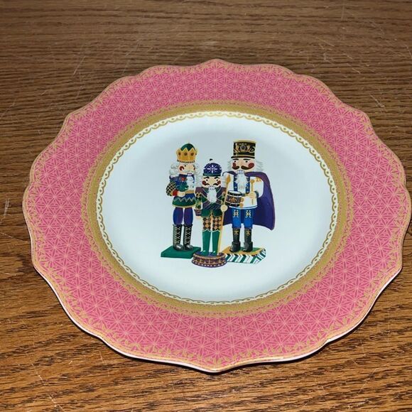 Robert Stanley Christmas Nutcracker Scalloped Salad Plate 8.5” EUC - Picture 1 of 4
